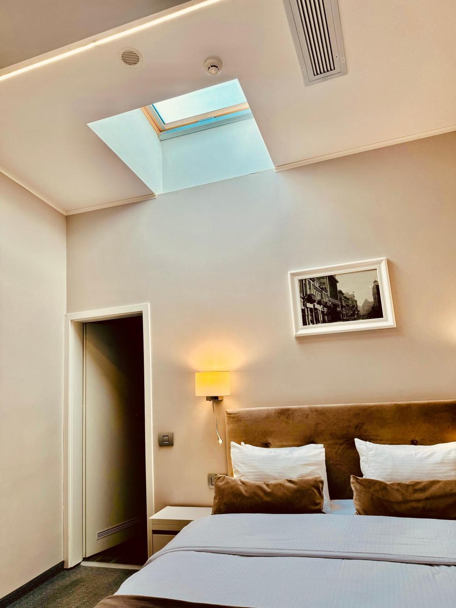 New Era Hotel Old Town Bucharest Parking With Fee Nearby Eksteriør bilde
